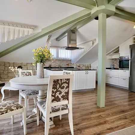 Cumbalica Flora Hotel *