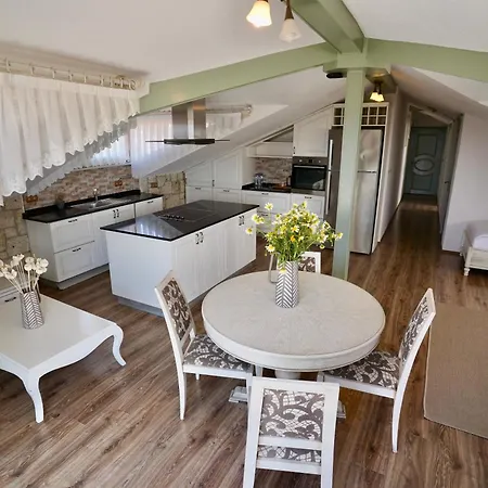 Hotell Cumbalica Flora