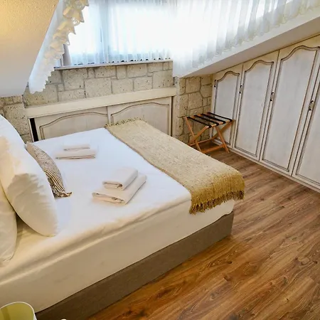 Hotell Cumbalica Flora *