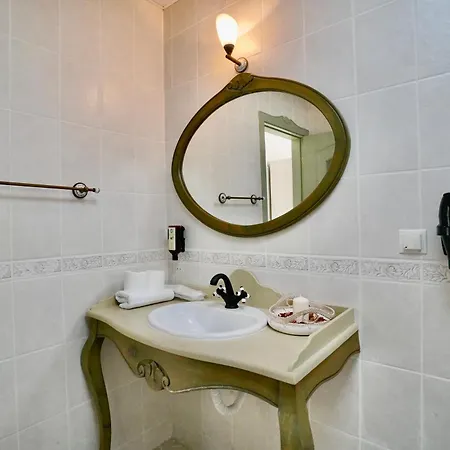 Hotell Cumbalica Flora *